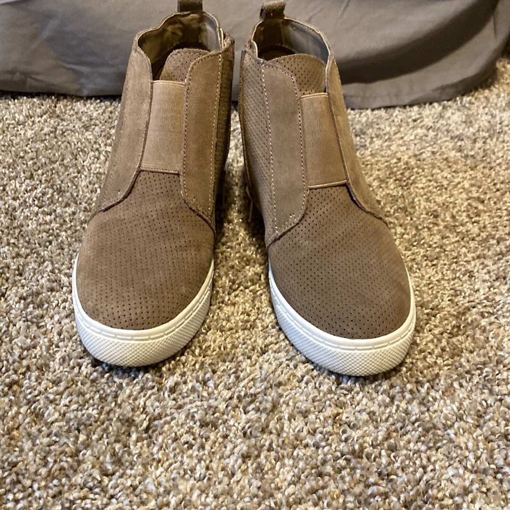Steve Madden Wavery Wedge Sneaker, Taupe, Size 7